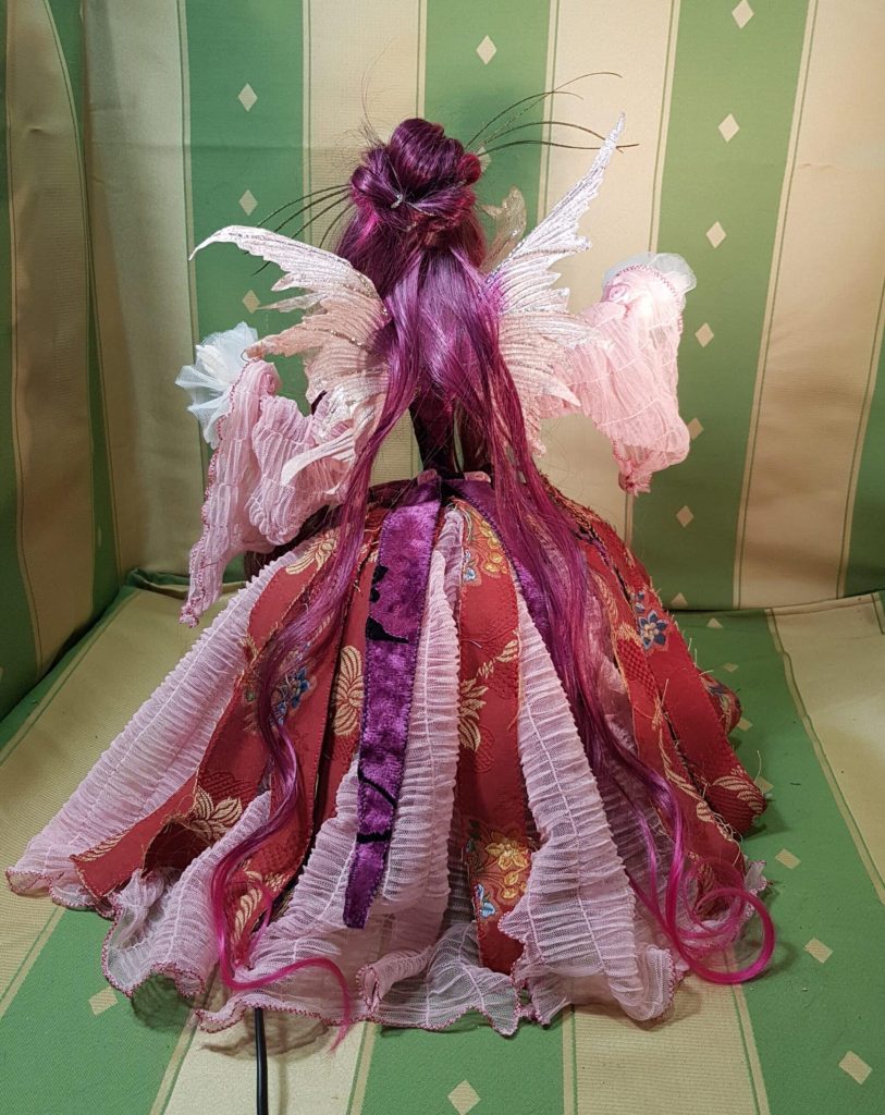 Bambola fata Lady Purple, l'abito si accende come una lampada