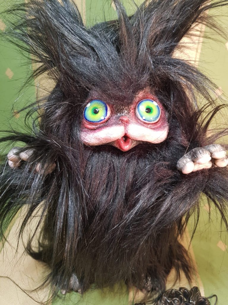Gatto magico Cagliostrino, pelo lungo nero, pupazzo