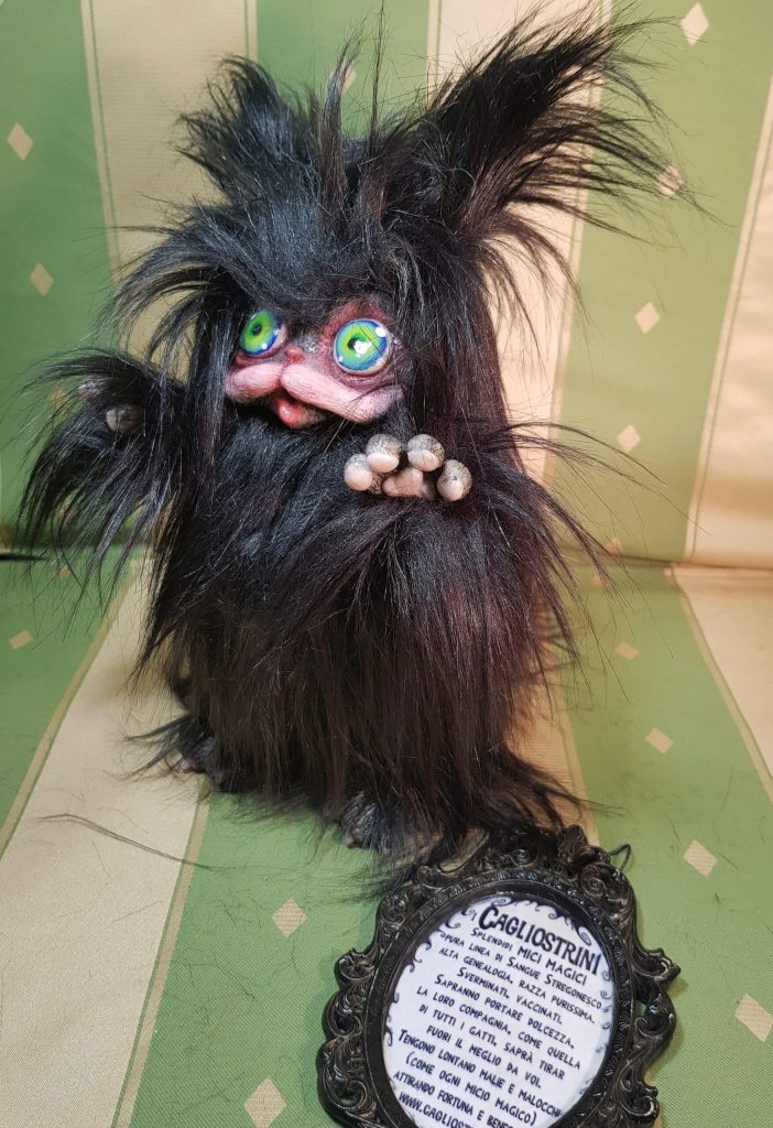 Gatto magico Cagliostrino, pelo lungo nero, pupazzo