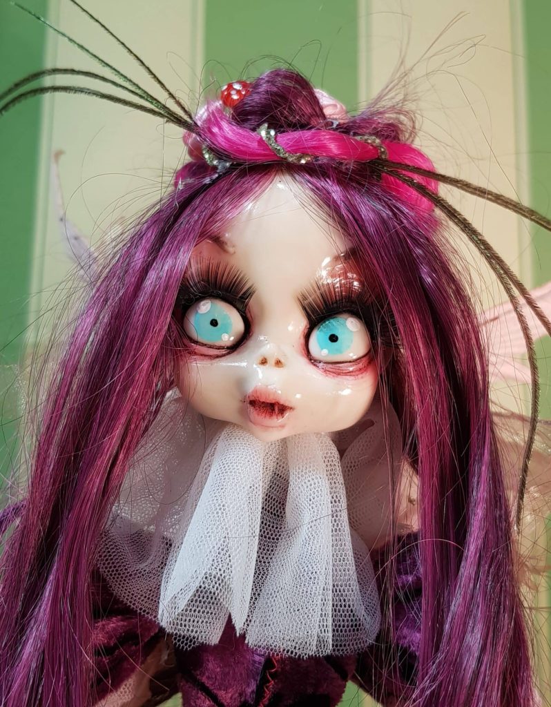 Bambola fata Lady Purple, l'abito si accende come una lampada
