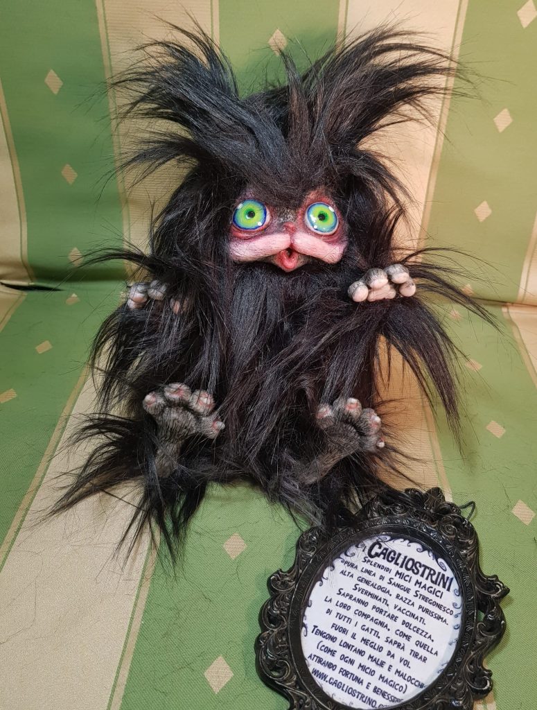 Gatto magico Cagliostrino, pelo lungo nero, pupazzo