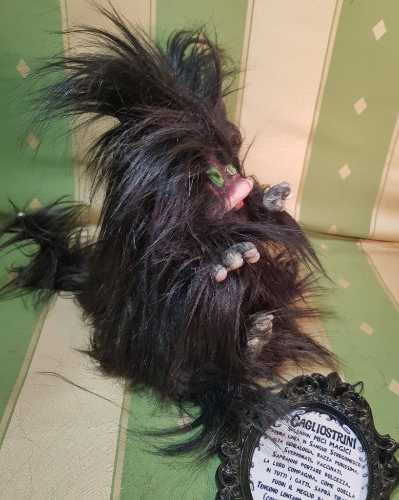 Gatto magico Cagliostrino, pelo lungo nero, pupazzo