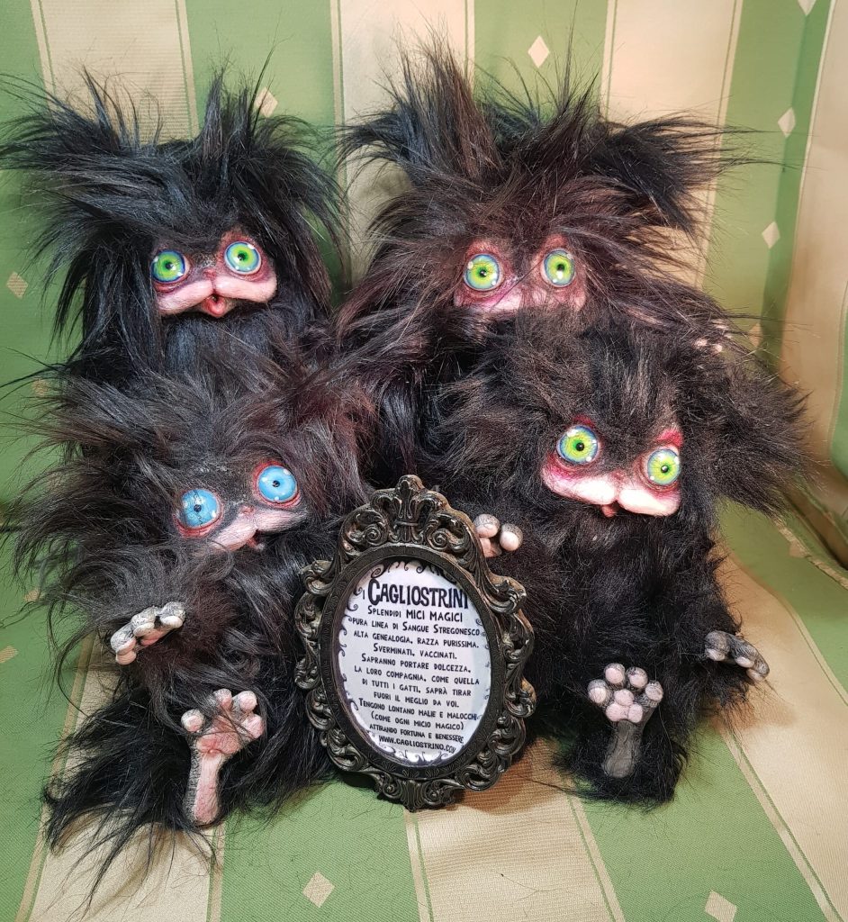Gatto magico Cagliostrino, pelo lungo nero, pupazzo