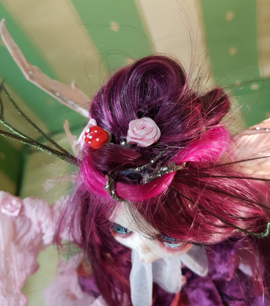 Bambola fata Lady Purple, l'abito si accende come una lampada
