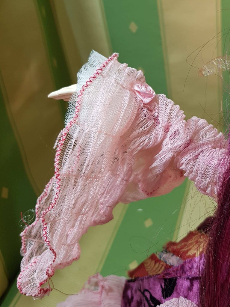 Bambola fata Lady Purple, l'abito si accende come una lampada