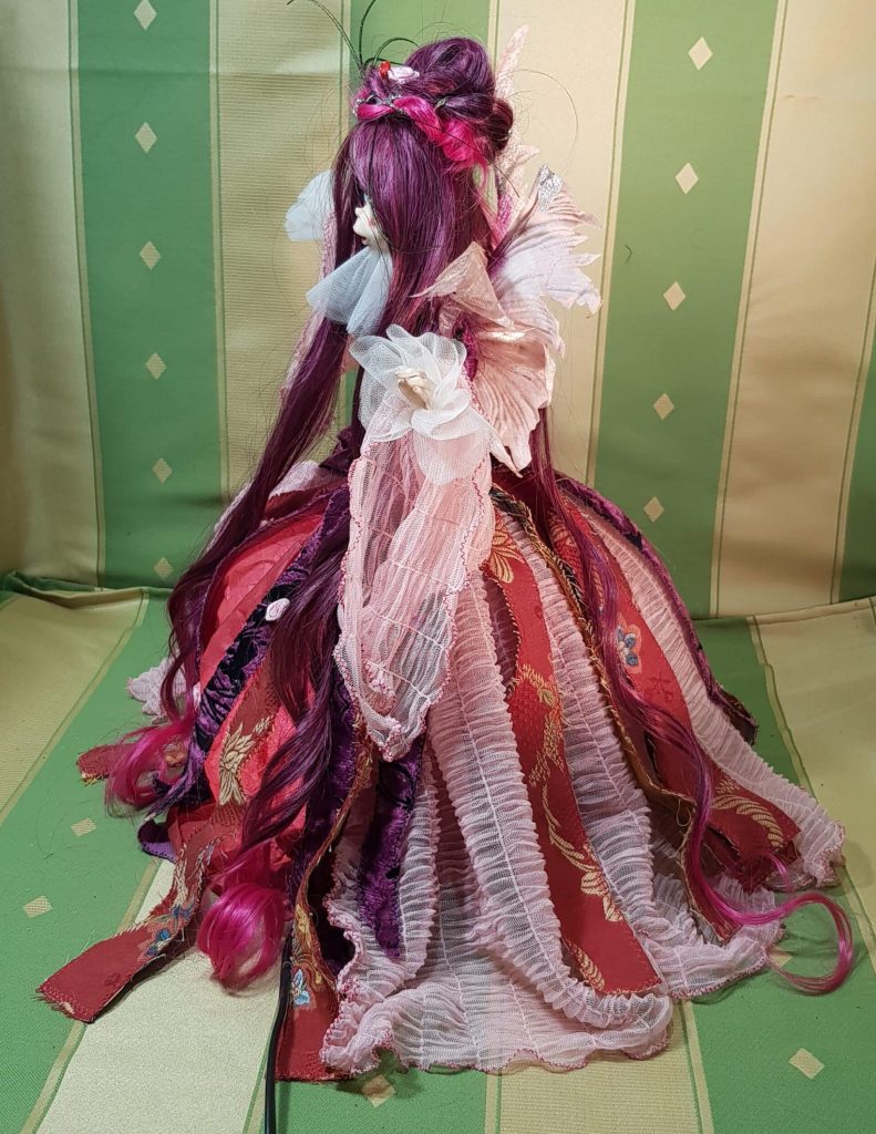 Bambola fata Lady Purple, l'abito si accende come una lampada