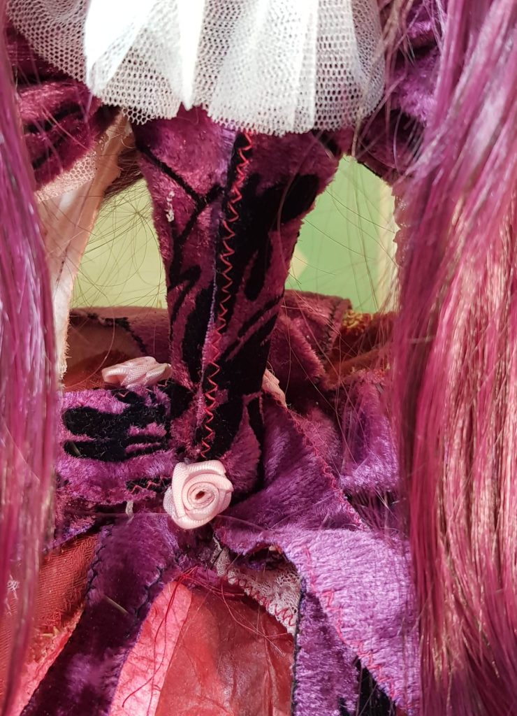 Bambola fata Lady Purple, l'abito si accende come una lampada