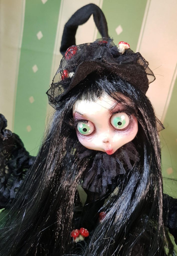 Strega bambola lampada: Evhe Green Blackwood
