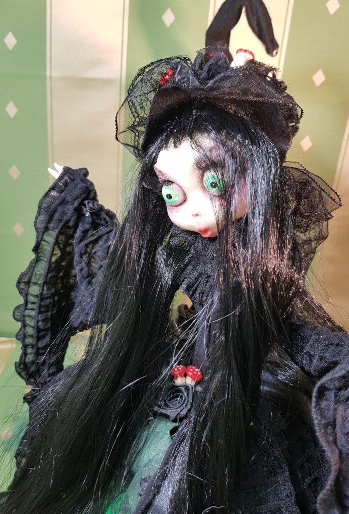 Strega bambola lampada: Evhe Green Blackwood