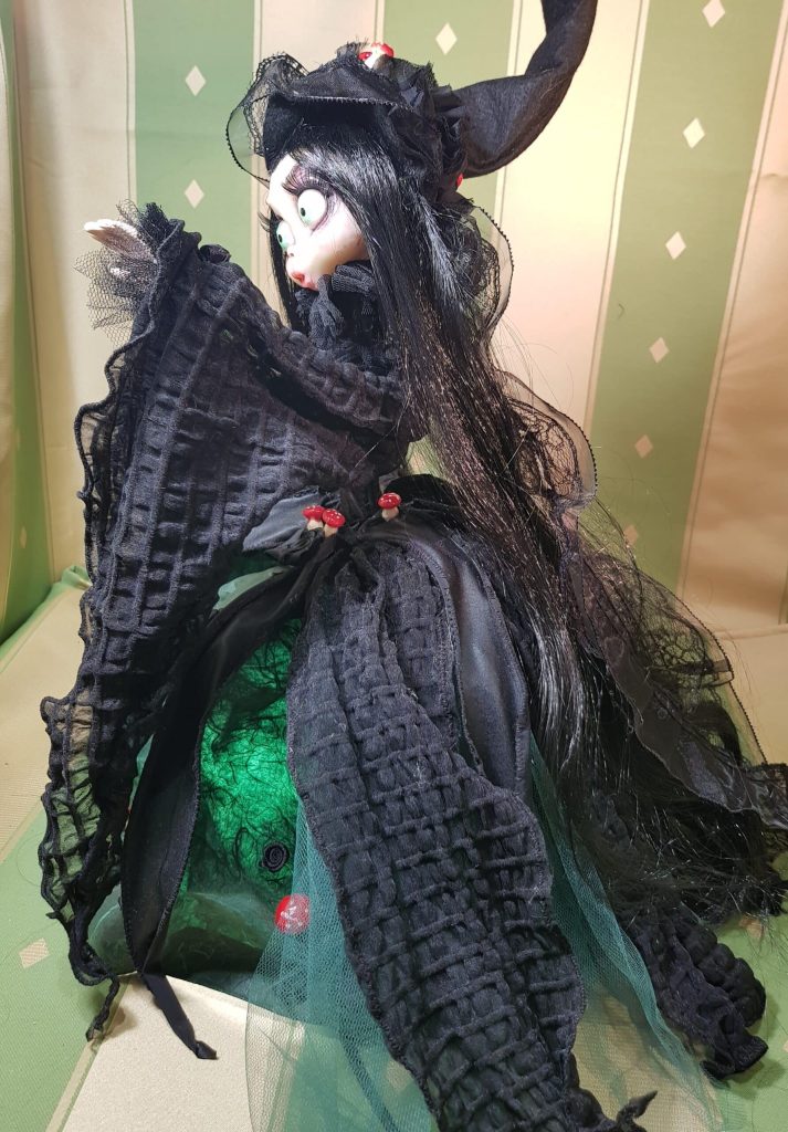 Strega bambola lampada: Evhe Green Blackwood