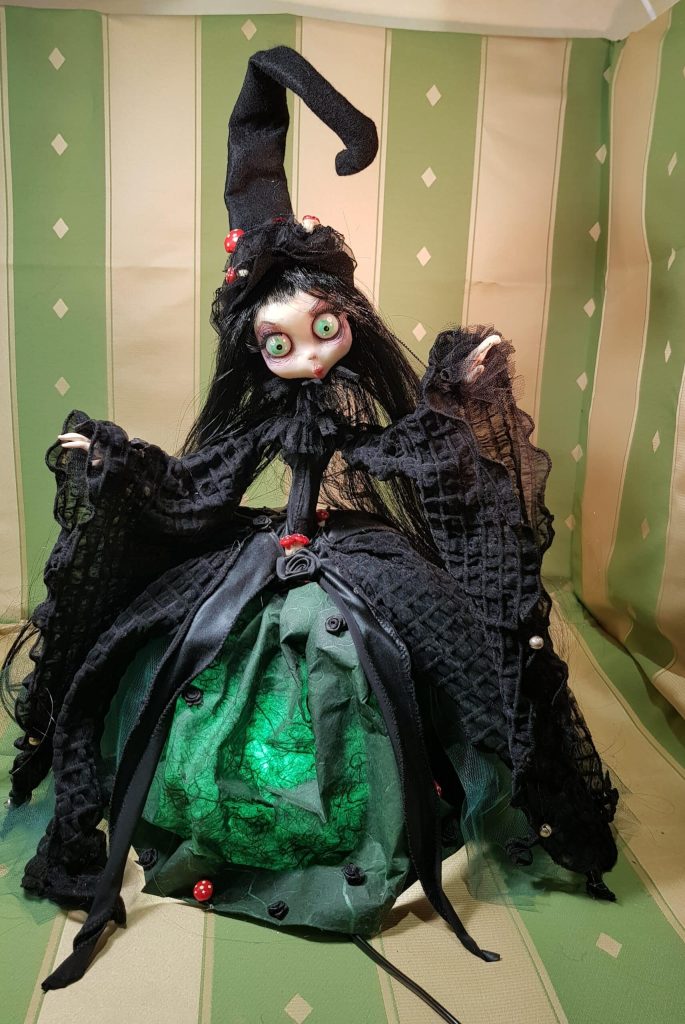 Strega bambola lampada: Evhe Green Blackwood