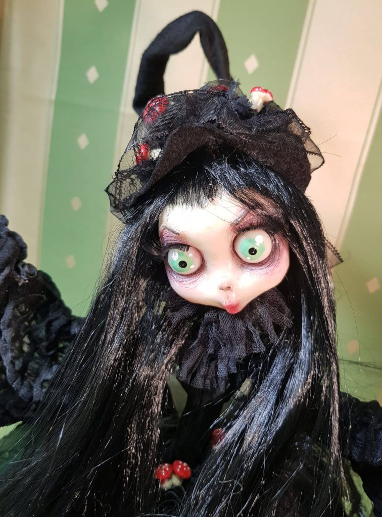 Strega bambola lampada: Evhe Green Blackwood
