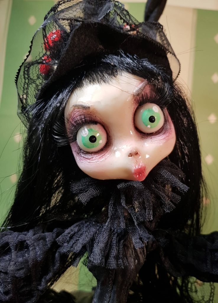 Strega bambola lampada: Evhe Green Blackwood
