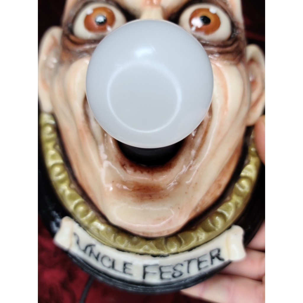 Zio Fester con lampadina Quadro tridimensionale