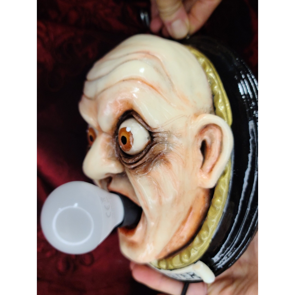 Zio Fester con lampadina Quadro tridimensionale