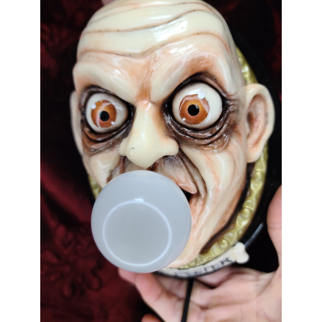 Zio Fester con lampadina Quadro tridimensionale