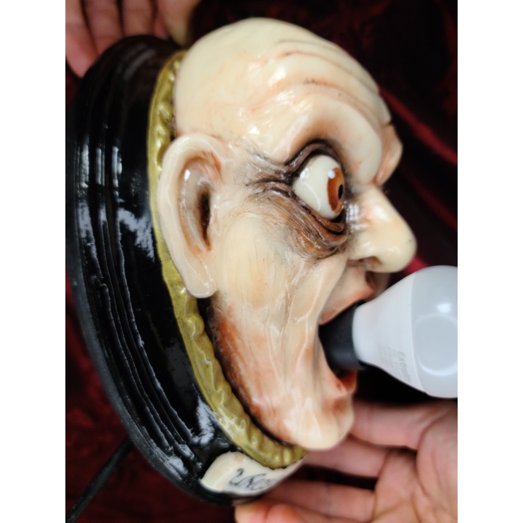 Zio Fester con lampadina Quadro tridimensionale