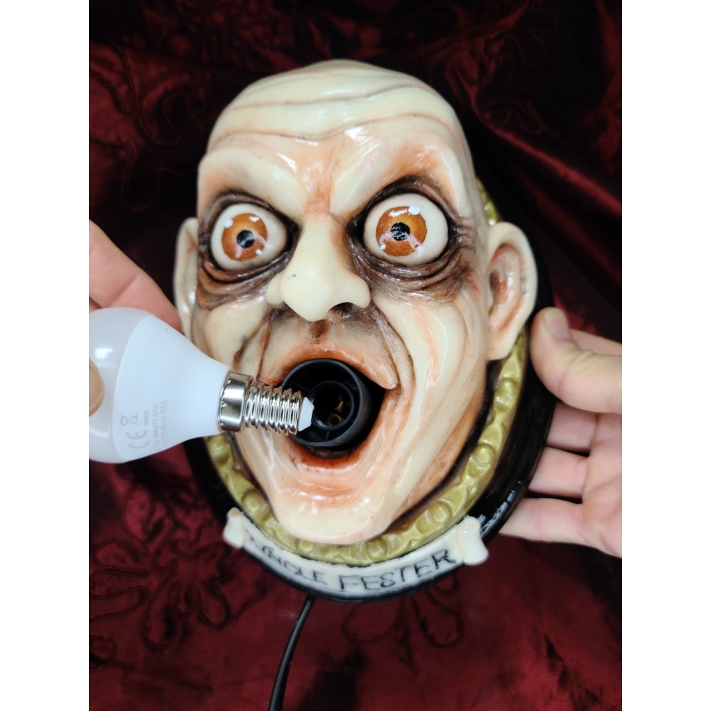 Zio Fester con lampadina Quadro tridimensionale