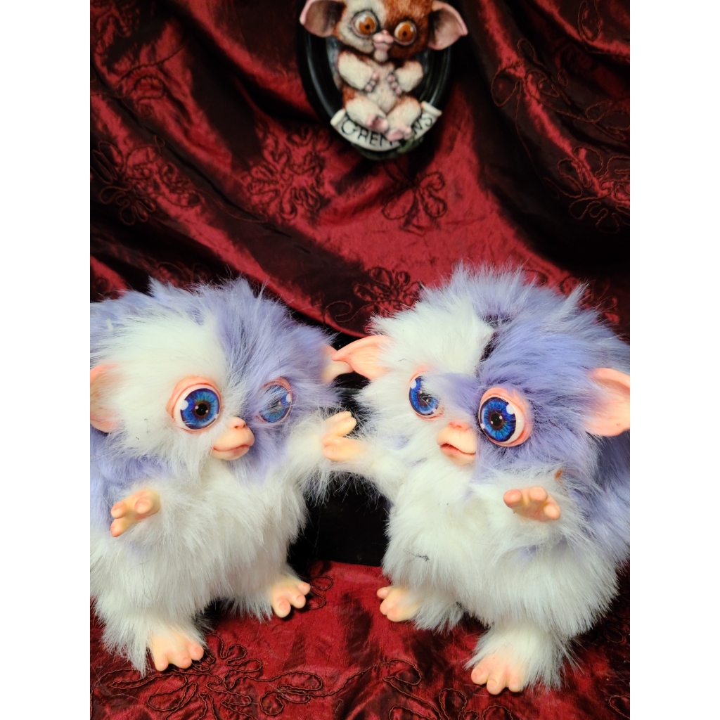 Peluche di Gizmo il Mogwai dal film Gremlins bicolore bianco e lilla